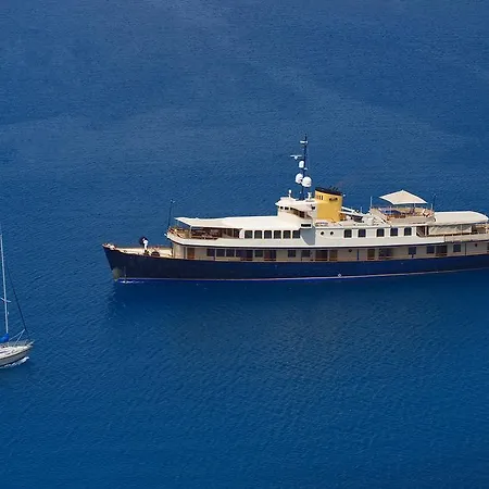 Botel Seagull Ii Luxury Historic Static Charter