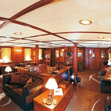 Seagull Ii Luxury Historic Static Charter 4*