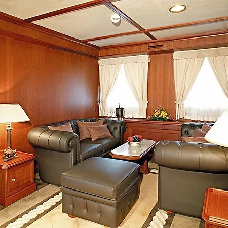 Seagull Ii Luxury Historic Static Charter 4* Valletta