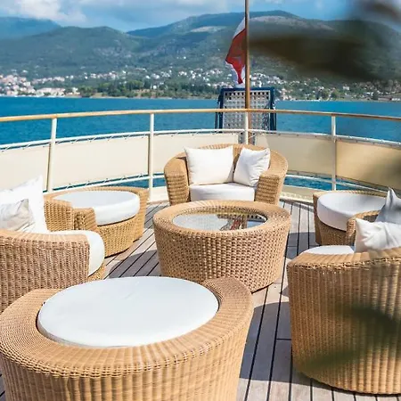 Seagull Ii Luxury Historic Static Charter Botel