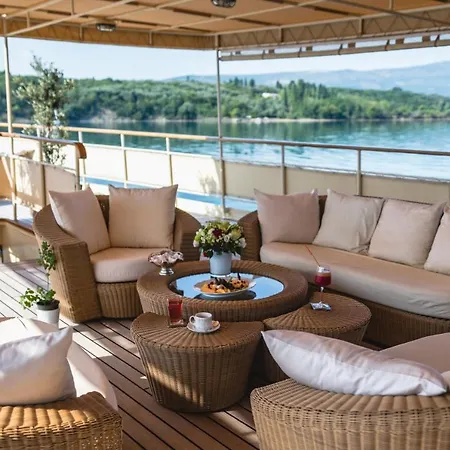 Seagull Ii Luxury Historic Static Charter 4*