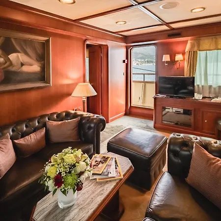 Seagull Ii Luxury Historic Static Charter