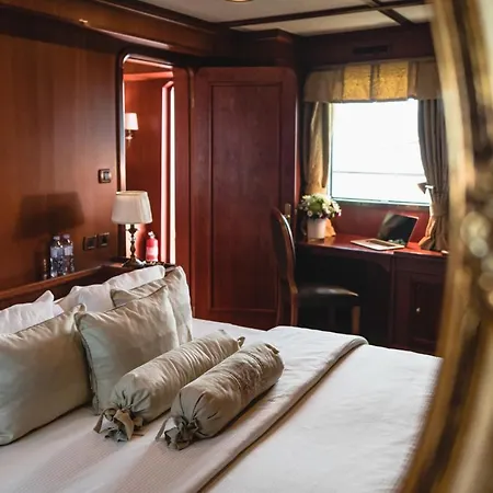 Botel Seagull Ii Luxury Historic Static Charter Valletta