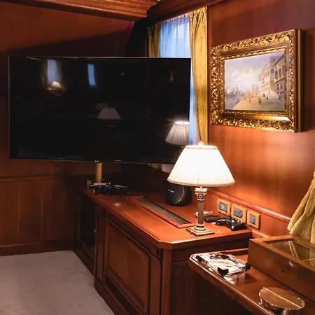 Botel Seagull Ii Luxury Historic Static Charter Valletta