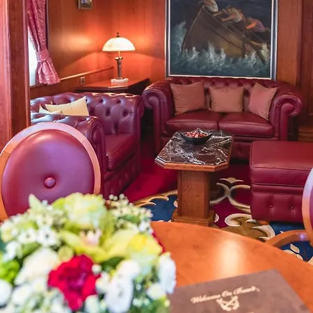 Seagull Ii Luxury Historic Static Charter Botel Valletta
