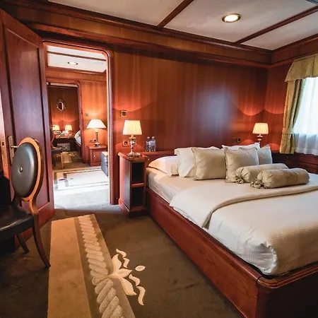 Botel Seagull Ii Luxury Historic Static Charter Valletta