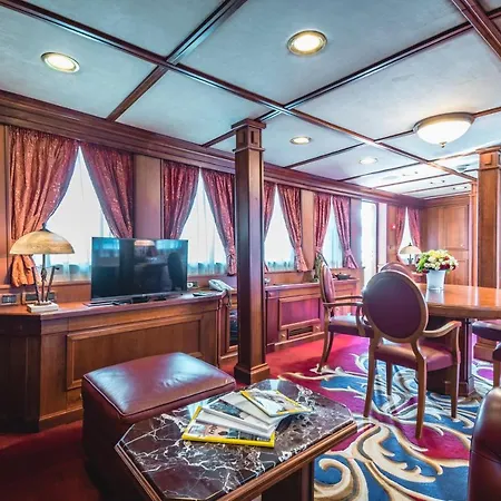Seagull Ii Luxury Historic Static Charter 4*