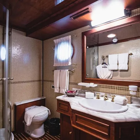 Seagull Ii Luxury Historic Static Charter Botel Valletta