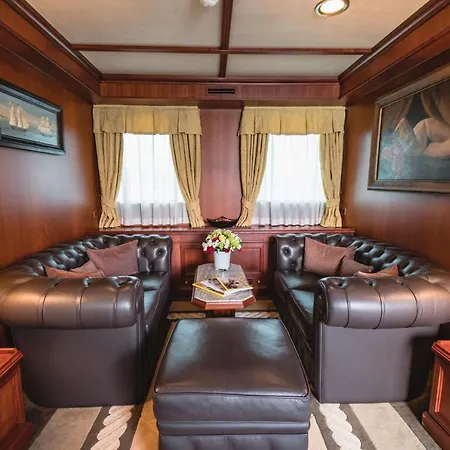 Seagull Ii Luxury Historic Static Charter Botel Valletta