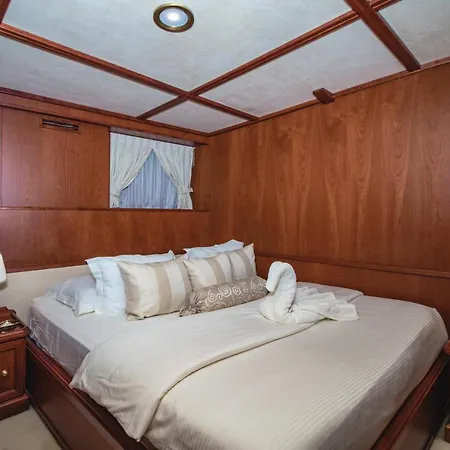 Seagull Ii Luxury Historic Static Charter Botel Valletta