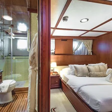 Seagull Ii Luxury Historic Static Charter Botel Valletta