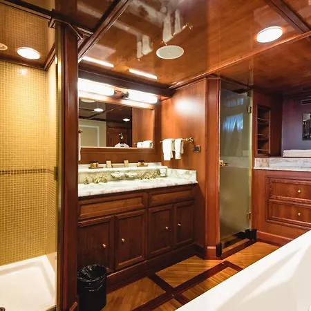 Botel Seagull Ii Luxury Historic Static Charter 4*